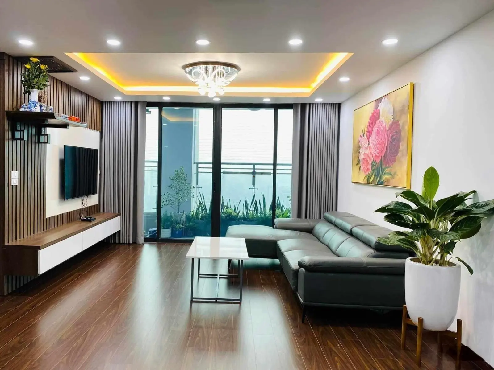 Cần tiền bán gấp căn Vinaconex 2 - Kim Văn Kim Lũ, S = 107m2, 3PN, 2WC, giá 5.56 tỷ. LH: 0985 232 ***