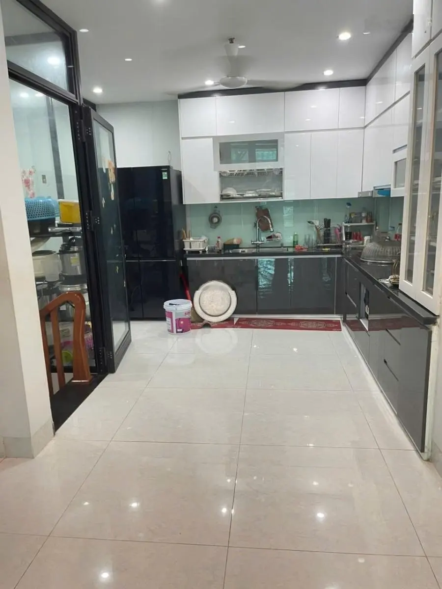 Bán Nhà Mặt Phố Hoàng Công,Kiến Hưng. Dt 65m*7tầnng*Mt 5m. Giá 21.3 tỷ. Ô tô tránh, vỉa hè rộng.