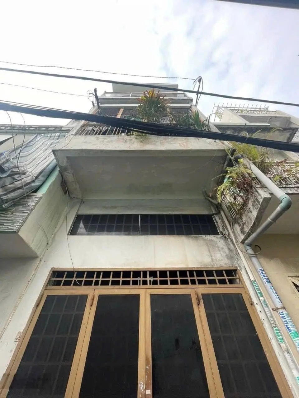 1 căm ra mặt tiền,ngay cmt8-bành văn trân,sát vách q10,cv lê thi riêng,4 tầng btct