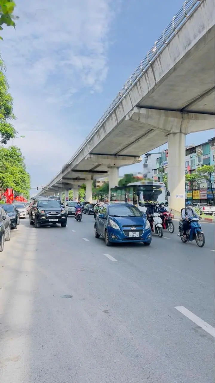 Bán nhà mặt phố Hồ Tùng Mậu, kinh doanh sầm uất, mặt tiền rộng, 40m, 16 tỷ