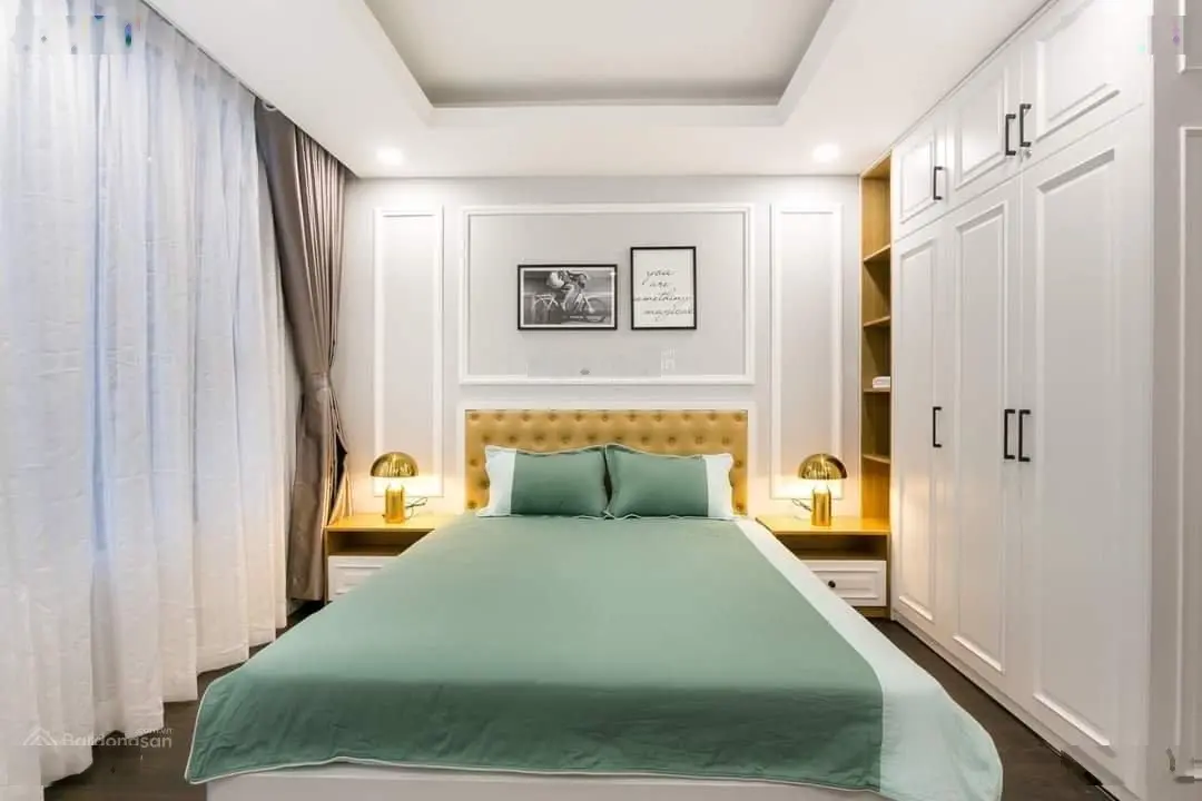 Bán gấp CHCC Oriental Plaza, Tân Phú, DT 105m2, 3PN, 2WC, sổ hồng, giá 4.2 tỷ. LH 0899 874 ***