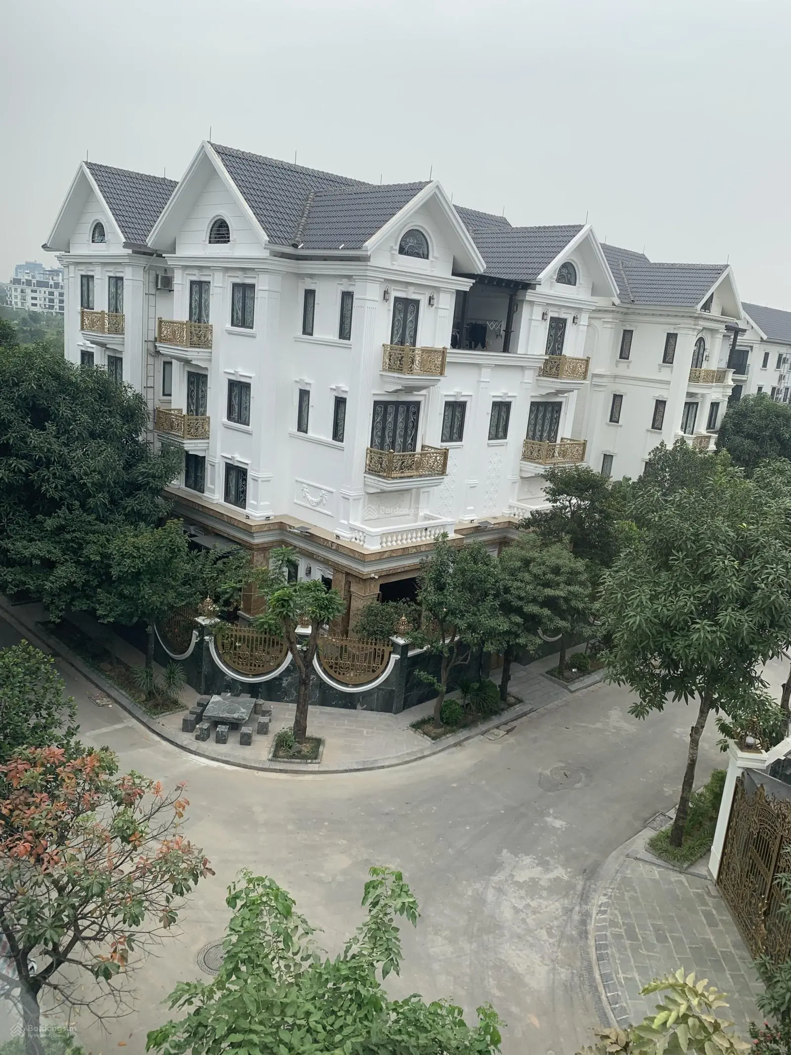 Chủ gửi cần bán nhanh căn biệt thự song lập 126m2 x 5 tầng, 1 hầm KĐT Xuân Phương. Giá nhỉnh 23 tỷ