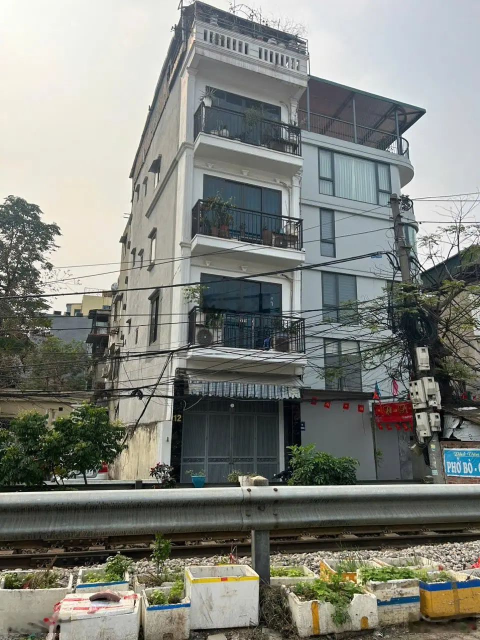 Bán nhà mặt đường Giải Phóng, gara ô tô, kinh doanh. 5 tầng, 15.4 tỷ