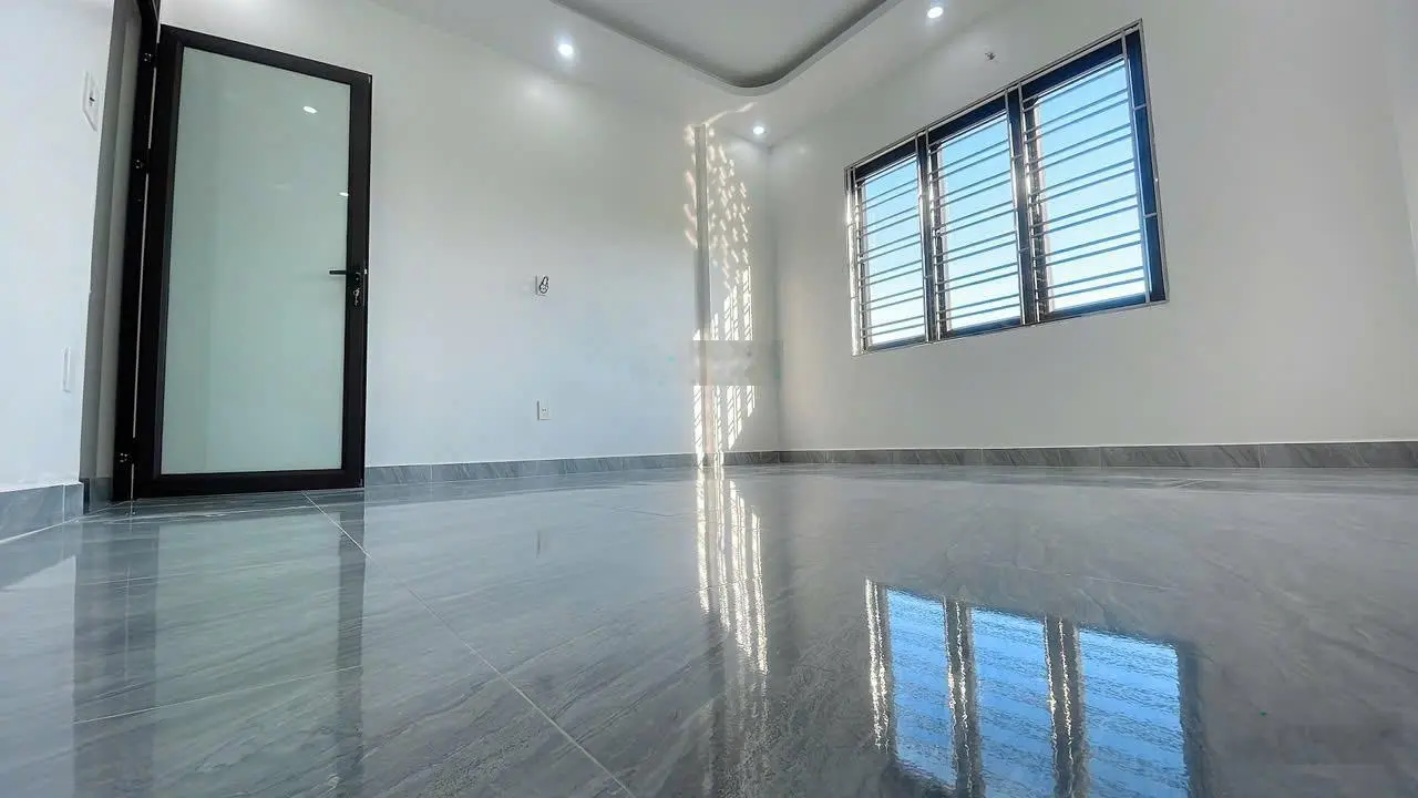 Dãy nhà 4 tầng độc lập khung cột riêng mặt ngõ tại Thiên Lôi - Aeon
