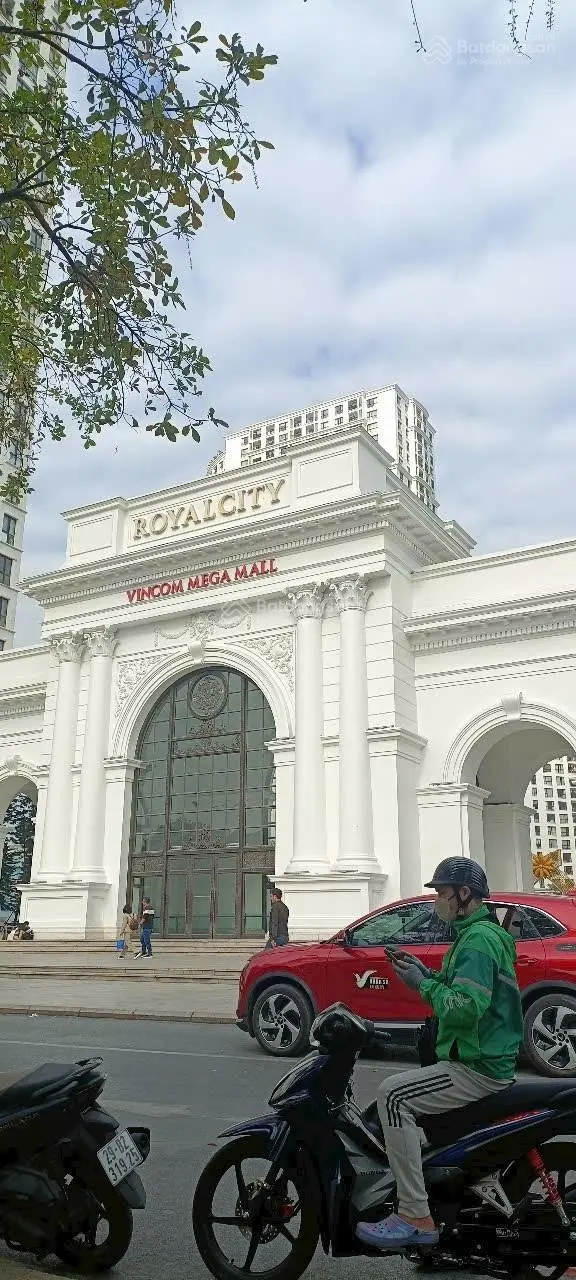 Bán nhà hàng xóm Royal City, Cự Lộc Thanh Xuân. DT 36,5m2 x 5 tầng. Giá 5.65 tỷ. 2 mặt thoáng