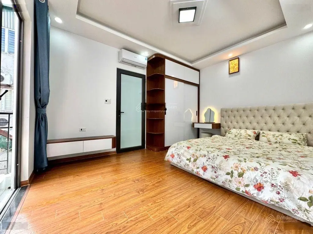 Ngã tư Đại La, gần mặt phố, vỉa hè, ô tô tránh, 42,6 m2, 5T, nhà mới chỉ 6 tỷ