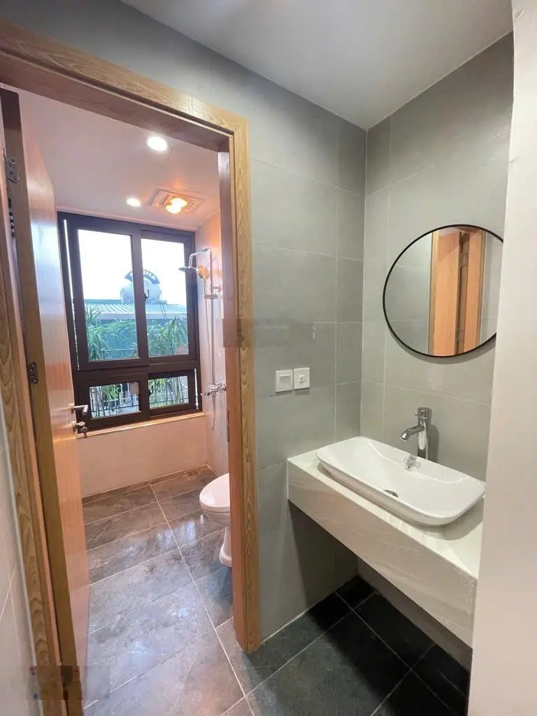 Bán nhà đẹp như truyện cổ tích 35m 6t 7,8 tỷ phố trạm long biên