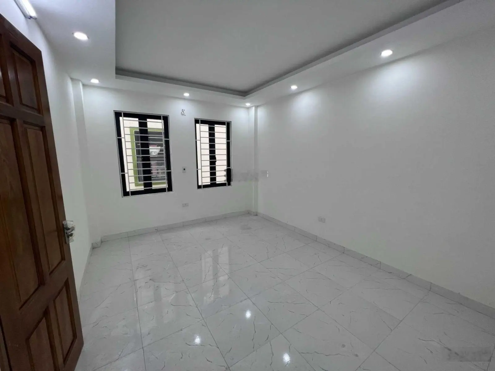 CC gửi bán siêu rẻ nhà 4 tầng (36m2) ngay cầu mai lĩnh. oto đỗ cách 10m. lh 0985 343 ***