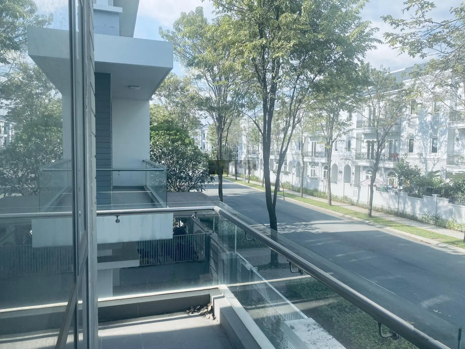 Chủ nhà cần ra gấp căn song lập 230m2 Phố Đông Village Quận 2 chỉ còn giá 22 tỷ thuận tiện mở VP