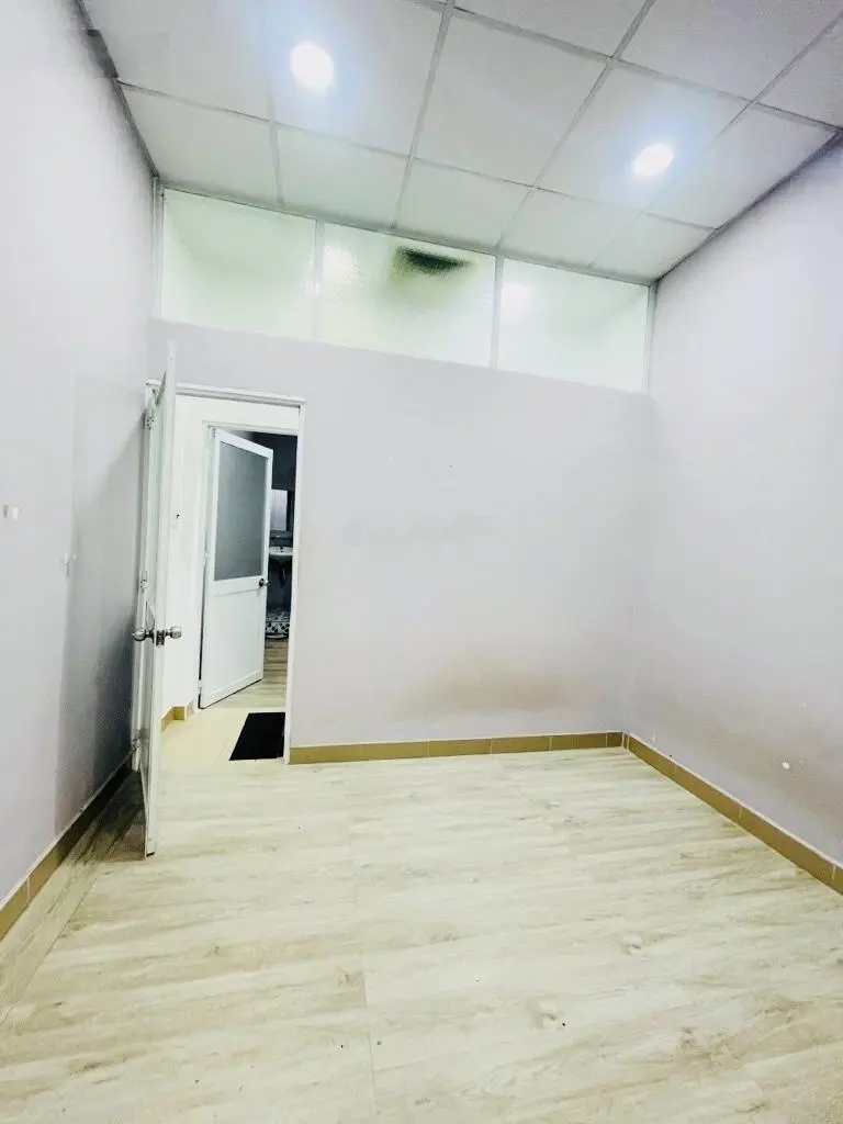 Bán nhà mặt phố Nguyễn Thái Sơn, 3,75 tỷ, 27m2, giá tốt, view đẹp