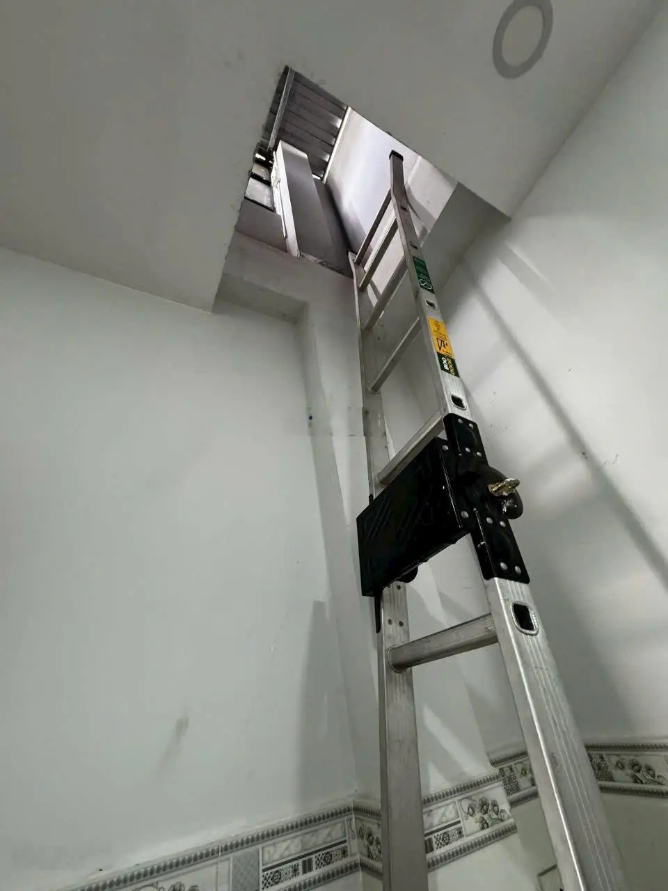 Nhà đẹp 26m2 hẻm ba gác 102/16//Âu Dương Lân, P3 Q8. 1T 2L ST 4PN 3WC. Đông. SHHC. 4.88 tỷ TL