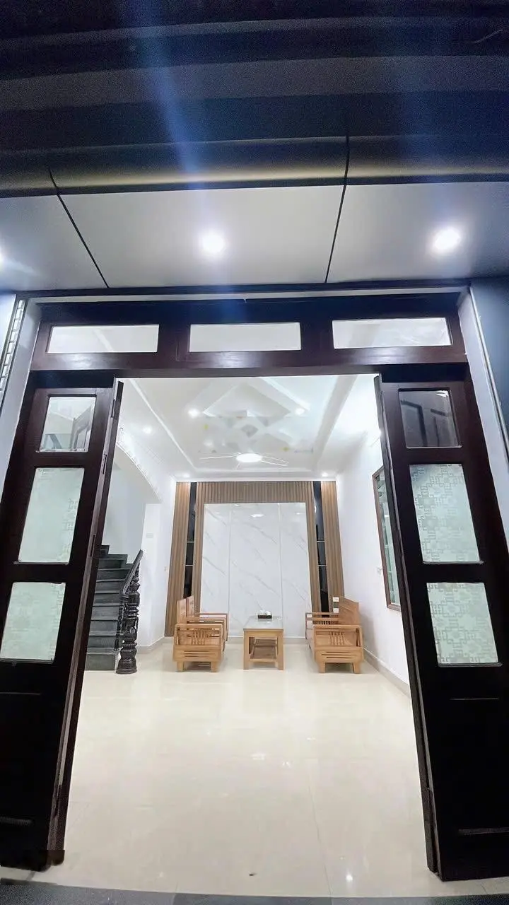 Bán nhà 3,5 tầng ngõ 250 Thiên Lôi sau 1 nhà mặt ngõ ô tô đỗ tận cổng