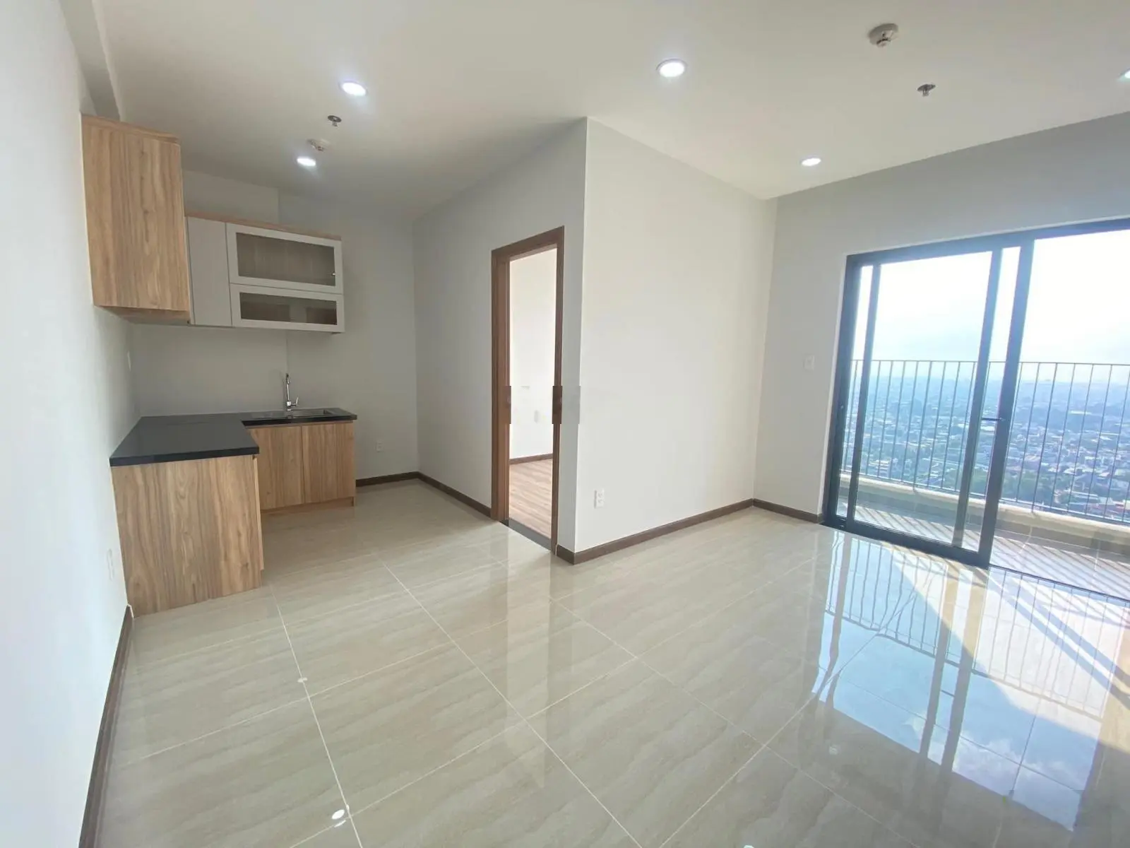 Cần bán gấp căn góc - 2pn2wc Bcons Plaza. Giá siêu tốt chỉ 1ty750 trọn sổ. 2pn đều có ánh sáng