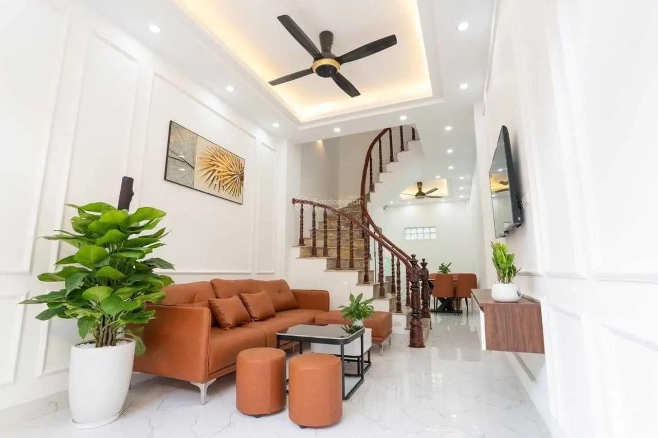 Hạ chào nửa tỷ! Thái Thịnh, gần phố, mặt ngõ, 35m ô tô tránh, full nội thất, lô góc, 51m2, 4PN