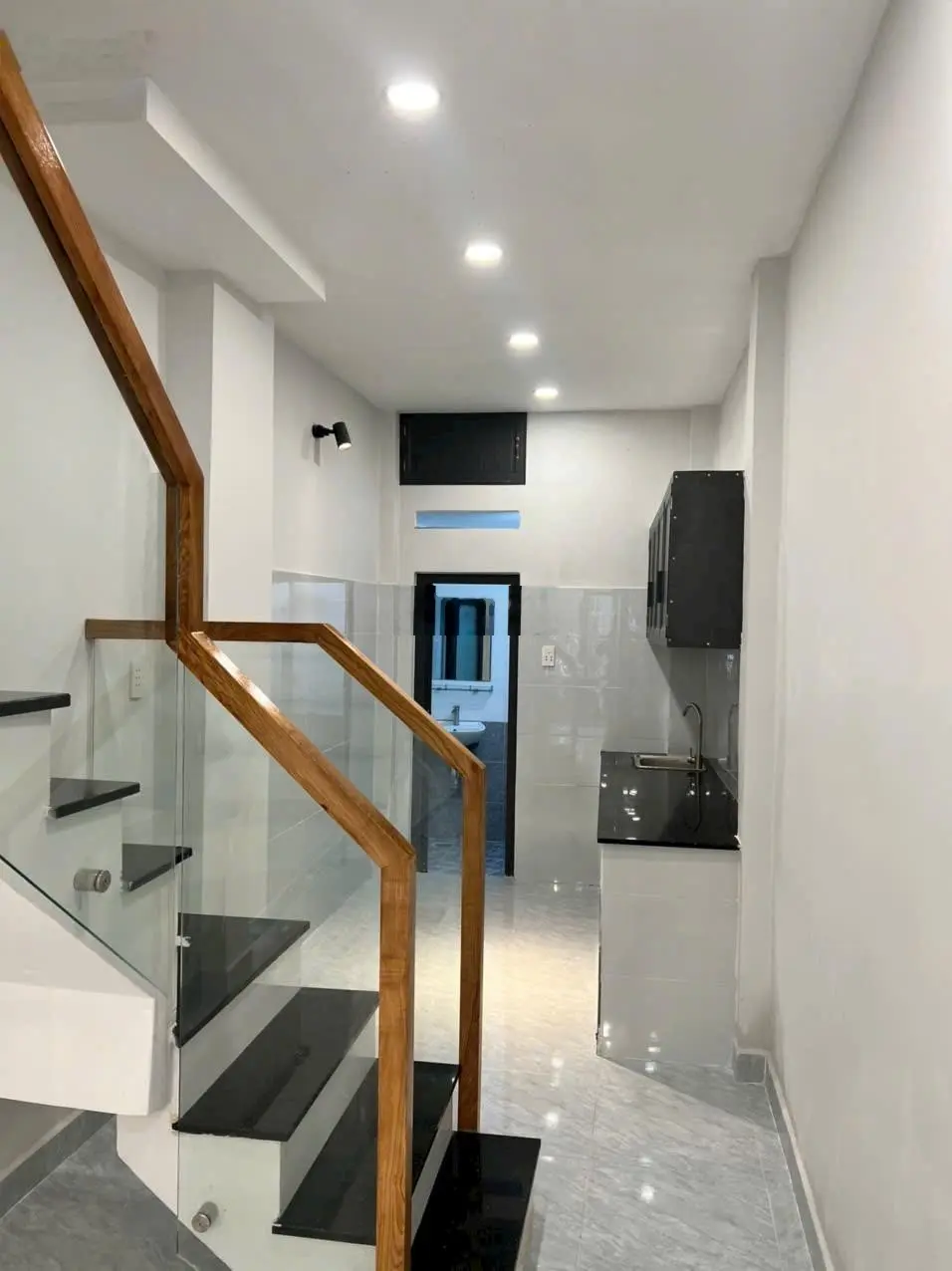 Rẻ nhất Tân Bình 2tỷ98! Vừa ở vừa KD buôn bán nail, Spa..