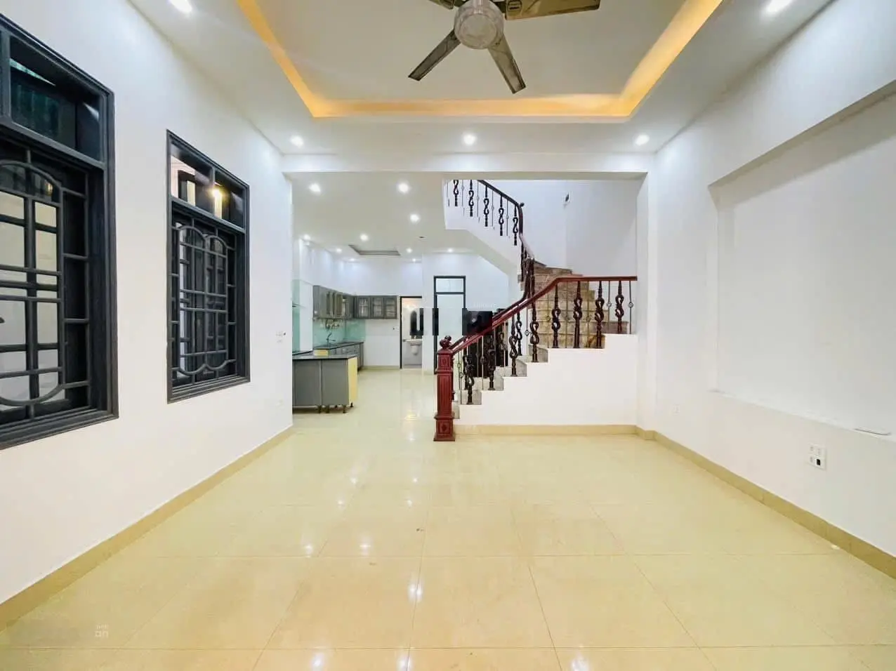 Bát Khối - Long Biên, nhà đẹp ở ngay, đường ô tô tránh, gần trung tâm, tiện ích