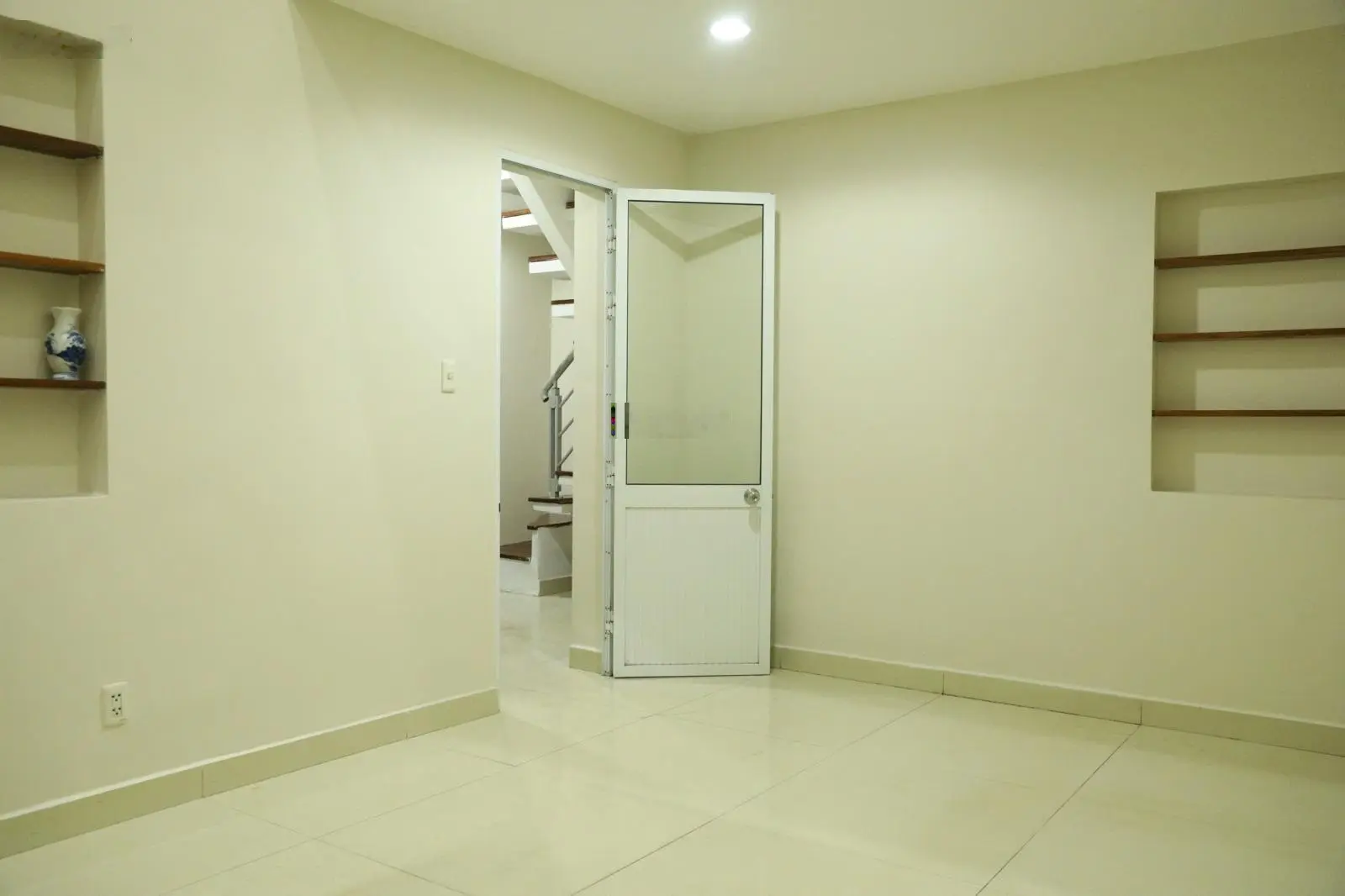 Bán nhà riêng tại Nguyễn Hữu Tuệ, 2,25 tỷ, 35m2, 3PN, 2WC, pháp lý đầy đủ
