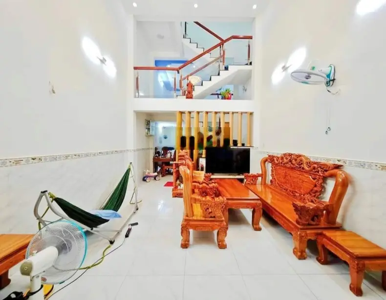 Chính chủ kí bán SHR full thổ cư 1 trệt 1 lửng 1 lầu đường thông thoáng, khu dân cư đồng bộ