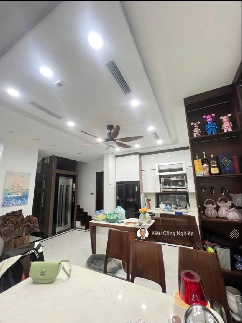 Bán nhà đẹp phố Kim Đồng DT 145m2, MT 12m, gara, thang máy, ở sướng