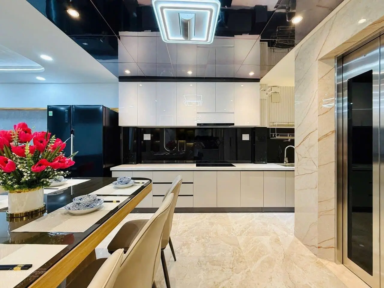 Chính chủ cần bán gấp nhà Đ.CMT8,P12,Q10 giá 3TỶ950/63,8m2 thuê 28tr/tháng gần Công trường Dân Chủ