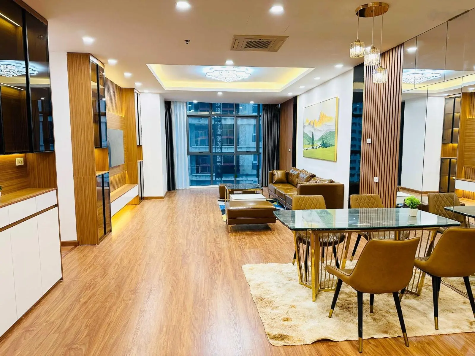 Tôi cần bán căn hộ 122m2 ở Imperia Garden Nguyễn Huy Tưởng full nội thất tầng trung giá 8 tỷ