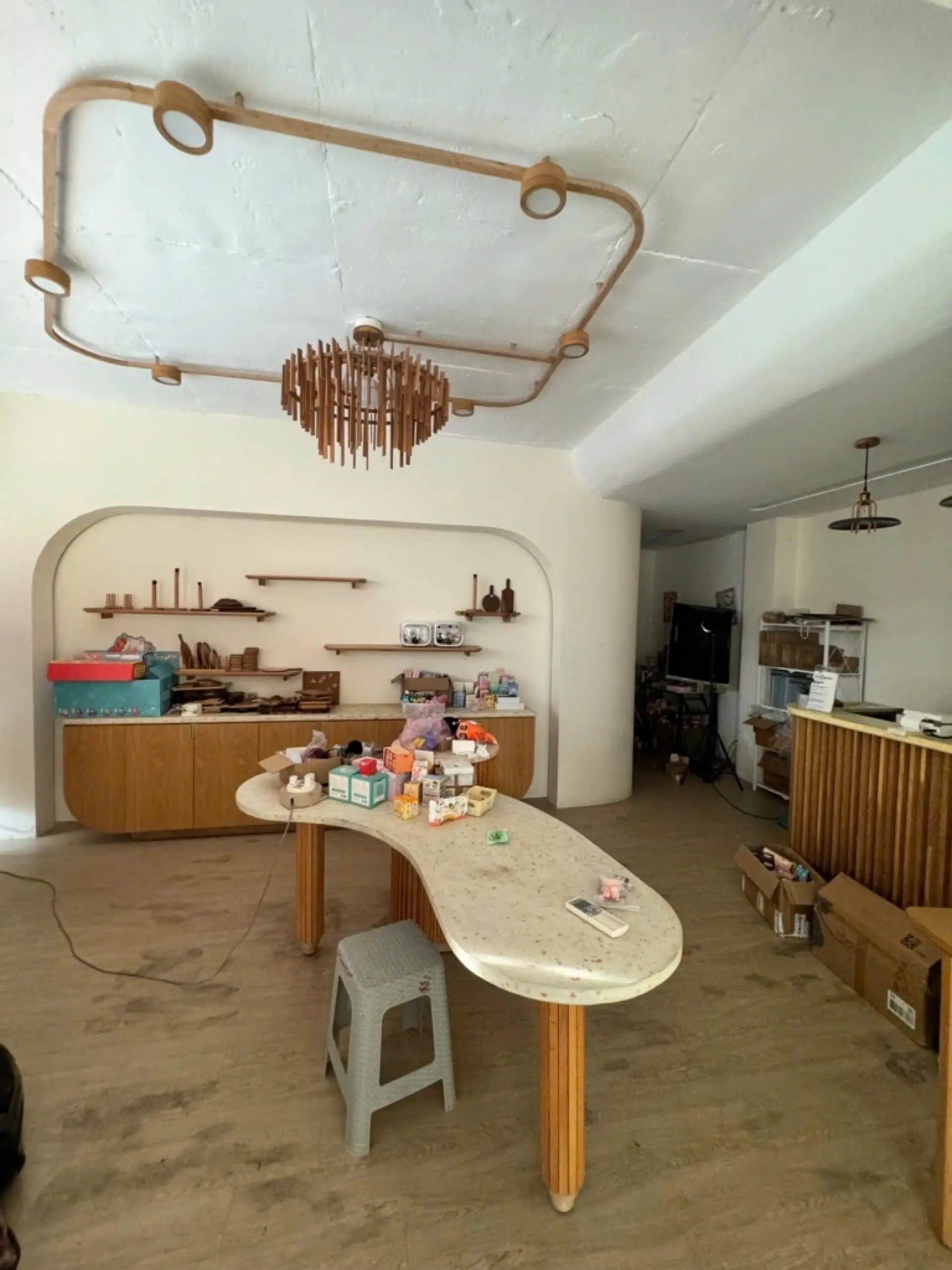 Căn góc 2MT đường Đặng Tất, phường Tân Định, DT 98m2 7 tầng, chỉ 45 tỷ thương lượng, LH 0973 103 ***