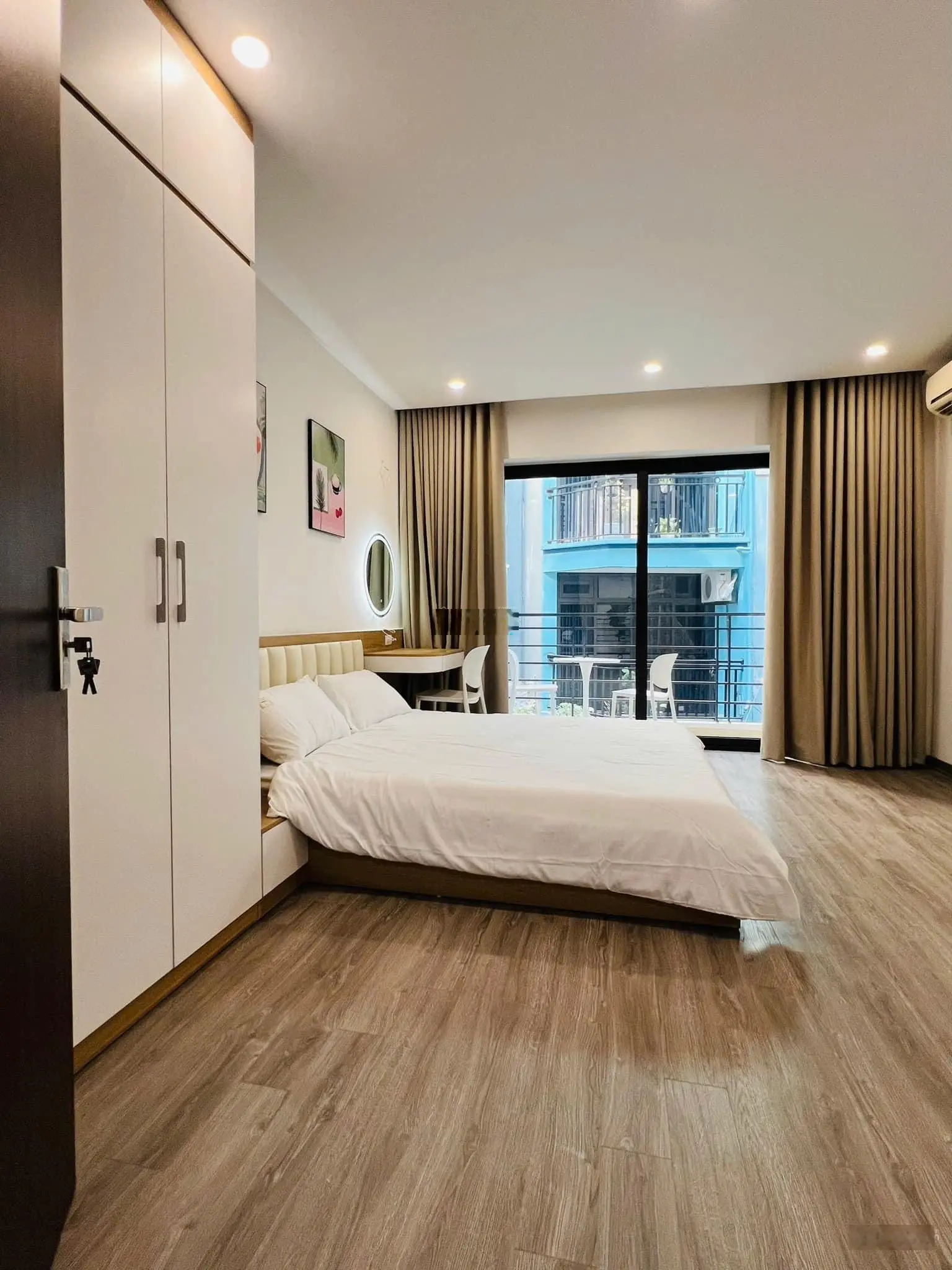 Nhà đẹp Cầu Giấy. Mặt ngõ nông, cách mặt phố 30m. Nhà dân xây, đẹp chắc chắn. Tặng full nội thất.