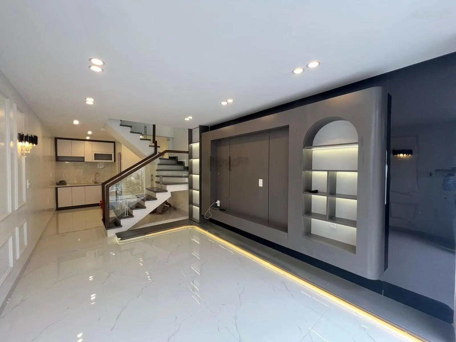 Bán nhà Đại Đồng Vĩnh Hưng,55mx4 tầng 5 phòng ngủ,ngõ thông oto,sổ nở hậu.Gần Udic,T&T,Time City
