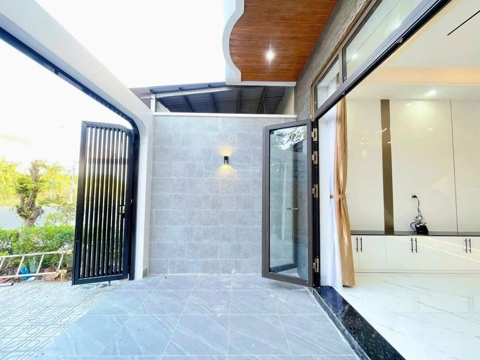 Bán nhà sát Chợ Bình Chánh 10p, nhà khu dân cư SHR giá 1tỷ950 thương lượng