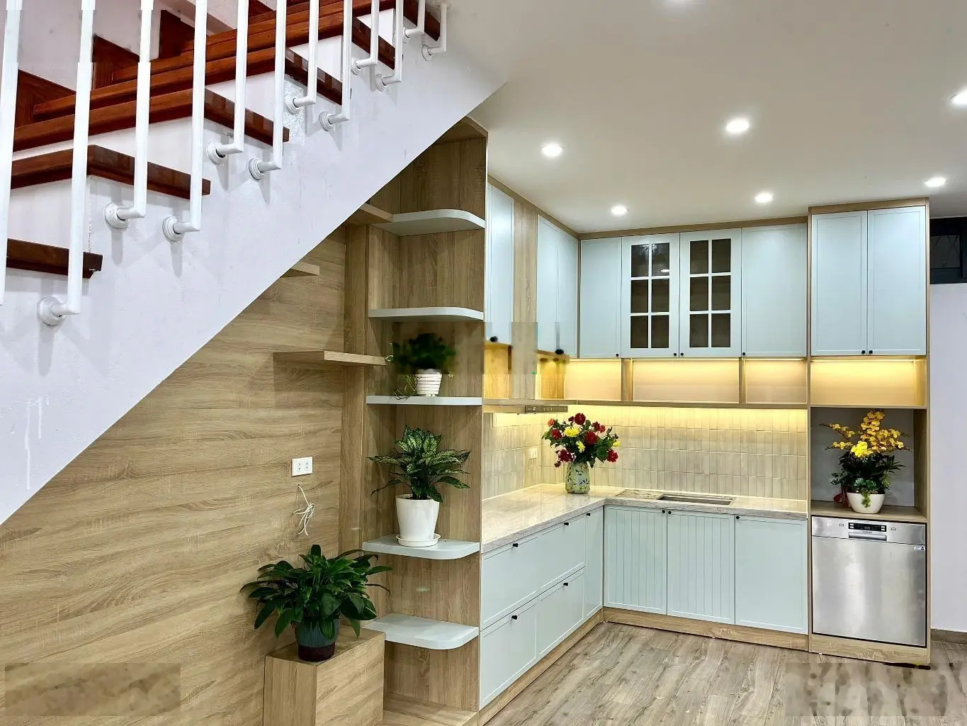 Chỉ hơn 4 tỉ có ngay nhà Ngọc Thuỵ, ô tô đỗ cổng, thiết kế cực chill, tặng full nội thất