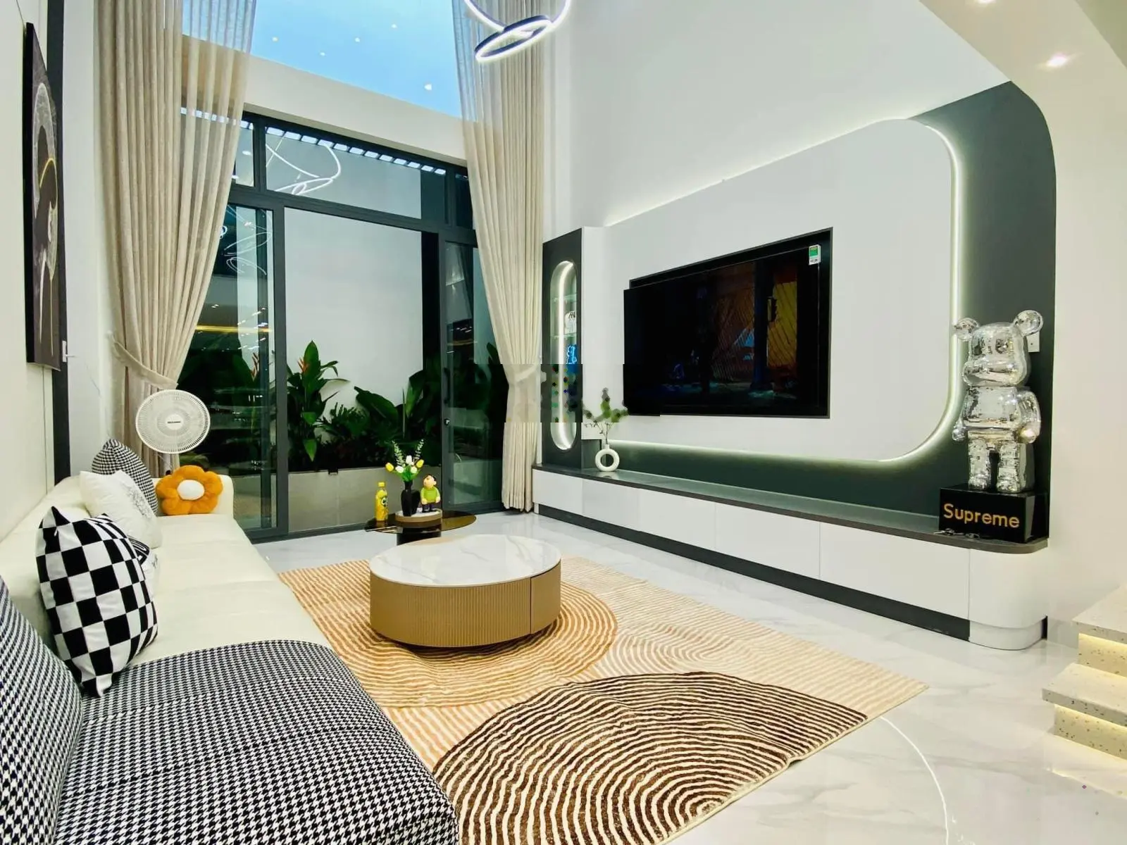 Cô 9 cần bán gấp nhà đẹp mới Võ Văn Tần-Q3. DT 53,76m2. GIÁ 3TỶ2. Hẻm 6m, 2Lầu, sổ sẵn riêng.