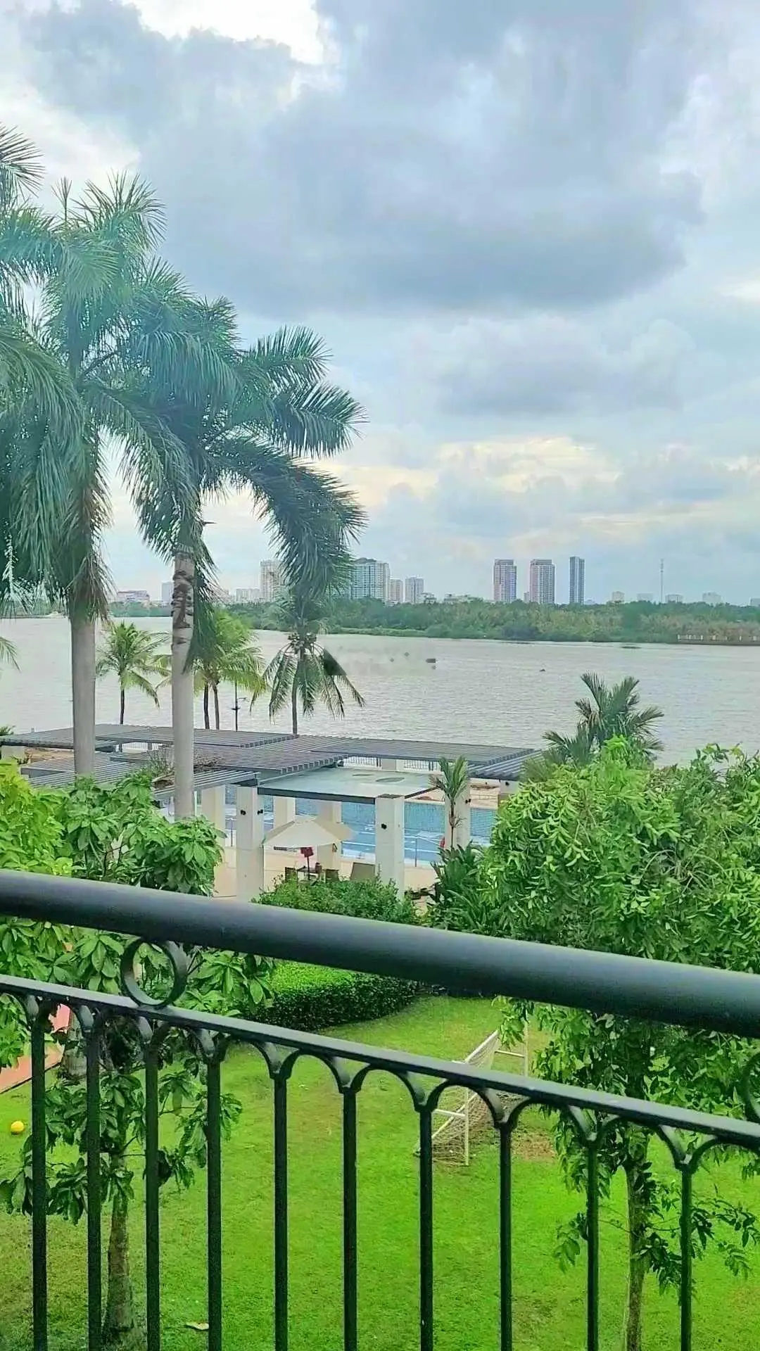 Siêu đẹp biệt thự 3 mặt tiền - trực diện sông & công viên - Bảo vệ 24/24 - 600m2 trệt 2L - 249 tỷ
