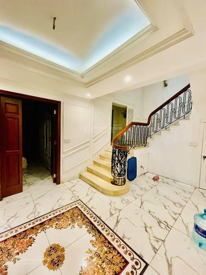 Bán nhà Hoàng Cầu 110m2 x 9 tầng - mặt tiền 18m - lô góc - dòng tiền 300tr/ tháng