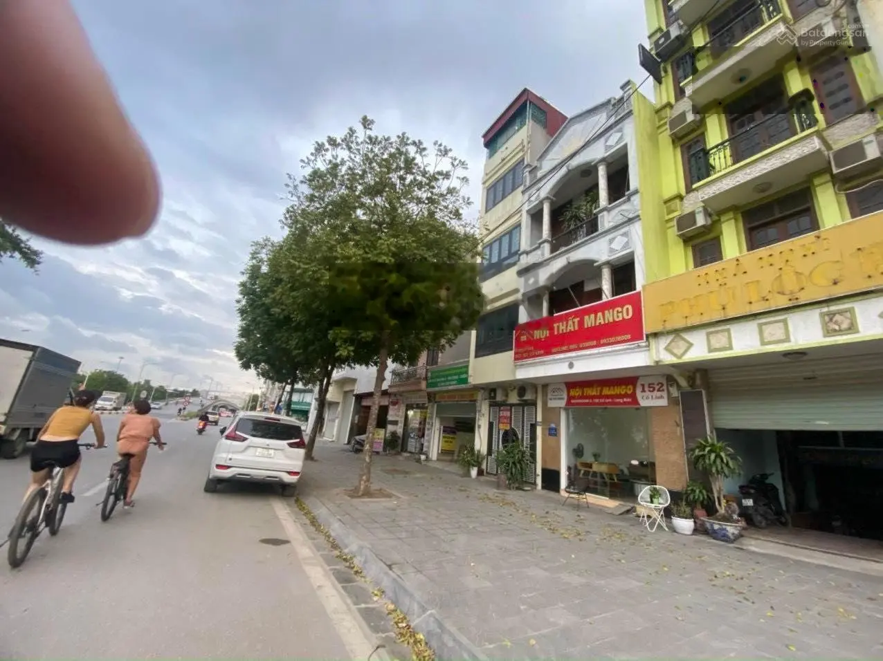 Bán đất phố Trạm 100m2 x 5,3m ngõ thông ô tô tránh nhau,kinh doanh