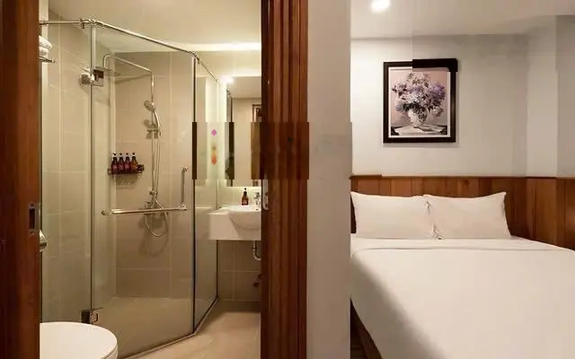 Khách sạn đẹp hẻm ô tô đường Nguyễn Thị Minh Khai, Tp Nha Trang (Gần Biển)