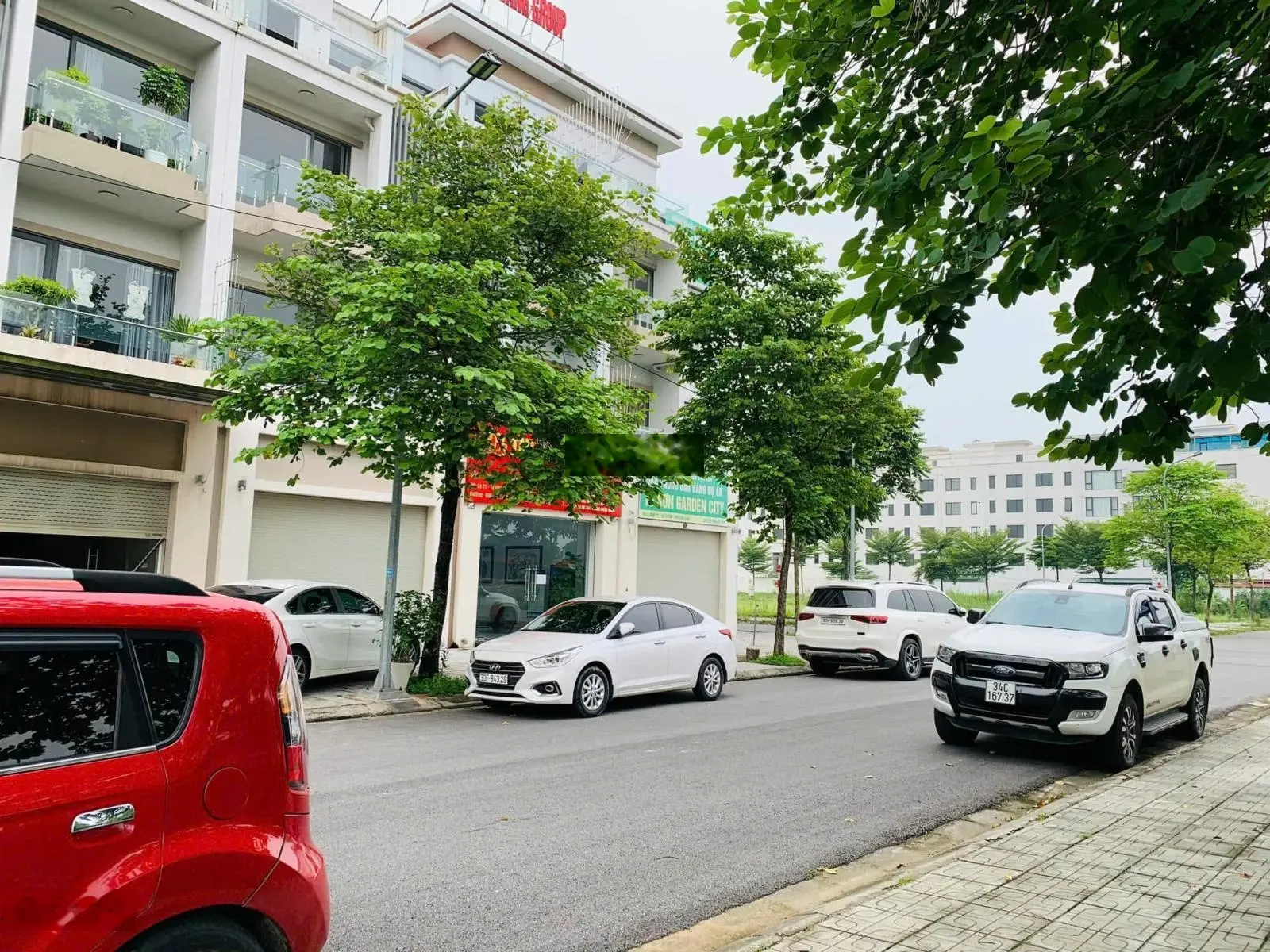 Gấp quá rồi chủ cần bán gấp 1 lô đất làn 2 Vườn Sen vị trí không ai bán có 1o2 gần TTTM vòng xuyến