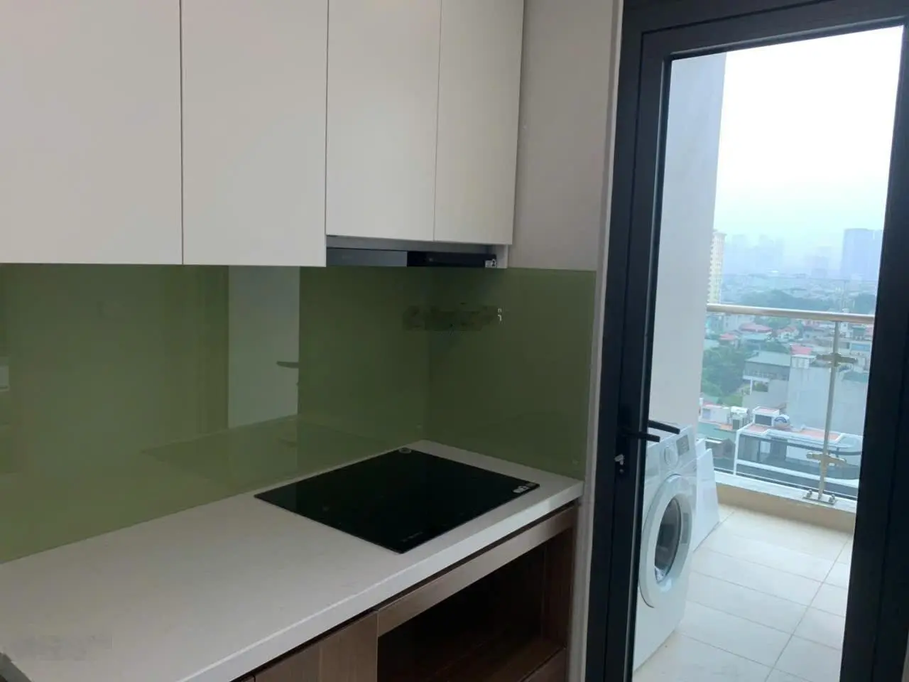 Chính chủ bán căn hộ The Legend diện tích 85,5m2, 3PN - 2WC, ban công TN cửa Đ, full nội thất