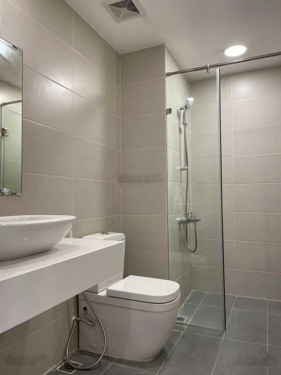 Em Huy PKD bán gấp căn góc tầng trung 140.5 m2 hướng Nam tại Hanoi Paragon hot nhất quận Cầu Giấy