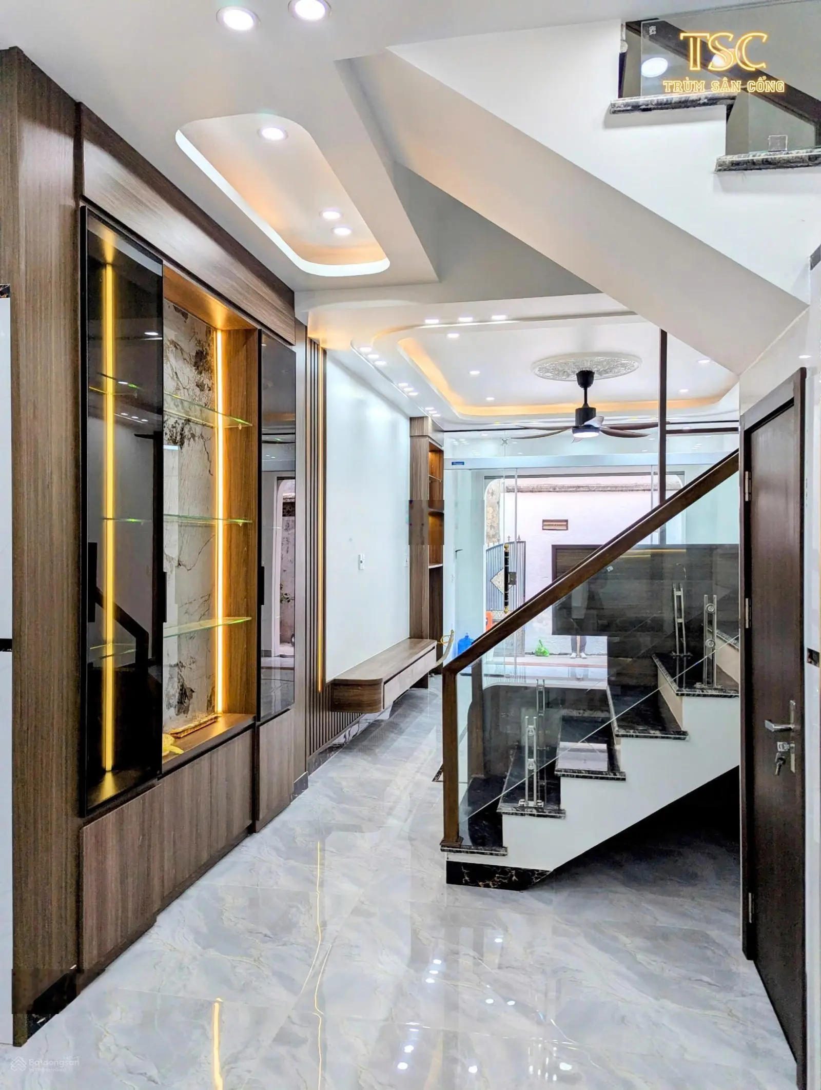 - Nhà xây mới,mặt ngõ, chỉ sau nhà mặt đường tuyến 2 Trần Nguyên Hãn -66m2 x 4 tầng