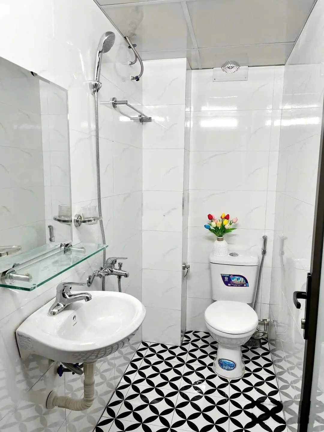 Siêu phẩm dòng tiền chỉ 7 tỷ có ngay 7 phòng khép kín. Thiết kế 5 tầng lô góc gần trường đại học