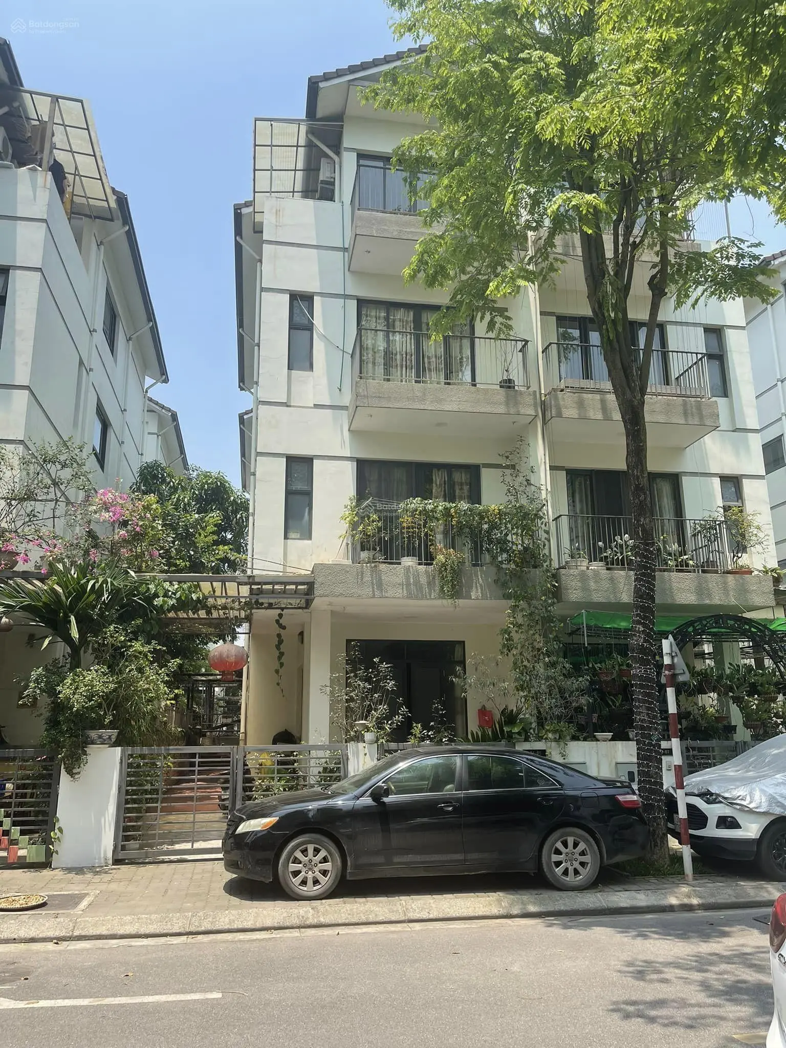 Chính chủ bán nhanh biệt thự Vinhomes Thăng Long trục chính, gần hồ, giá tốt nhất TT