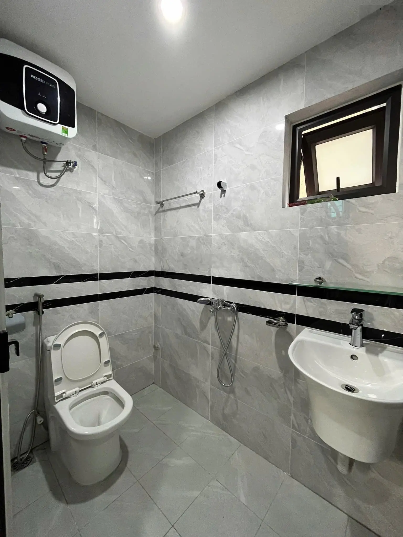 Cực sốc! Bán nhà Vũ Tông Phan - 42m*5T*4.5MT - Ô tô đỗ cổng - Nhà Mới - Ngõ nông rộng - Chỉ hơn 6T