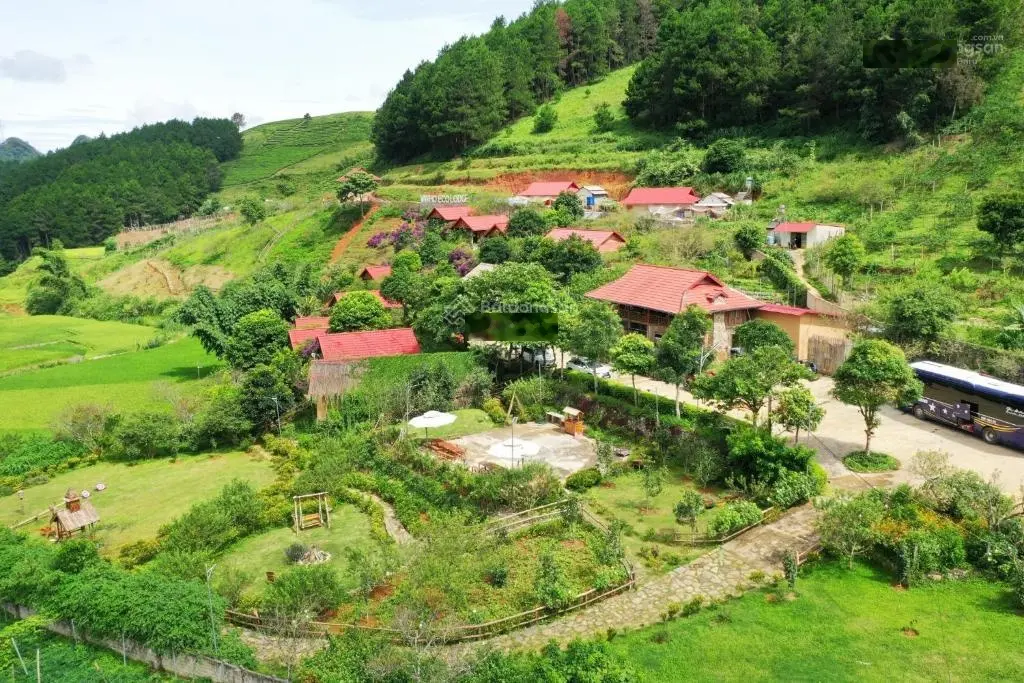 Gia đình muốn bán một phần diện tích đất đang ở cách QL6 ~60m, dân cư đông, view cực kỳ đẹp