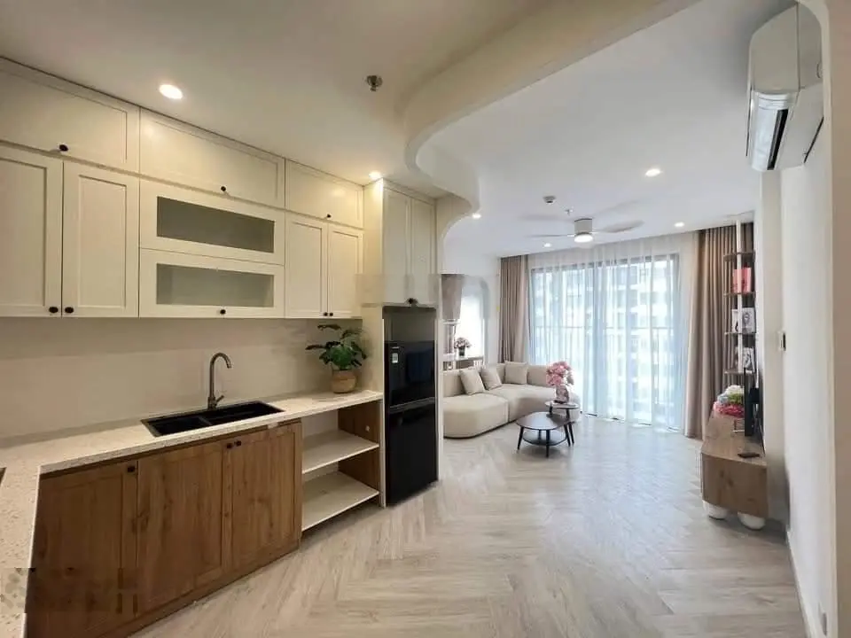 Chính chủ cần bán nhanh căn hộ cao cấp 2 PN tại Cầu Giấy Center Point. Căn hộ duy nhất tại dự án