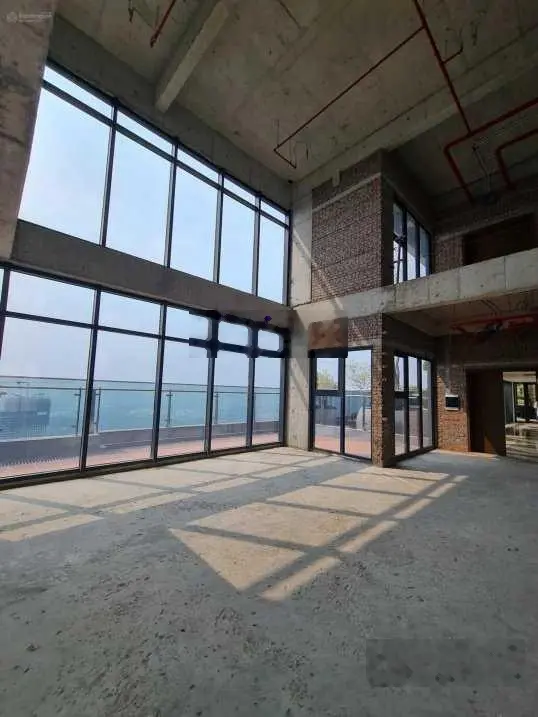 Căn hộ đặc biệt Duplex 2 tầng, 1 tầng x 80m2, Penthouse Hateco Laroma, sổ cầm tay ban công Đông Nam