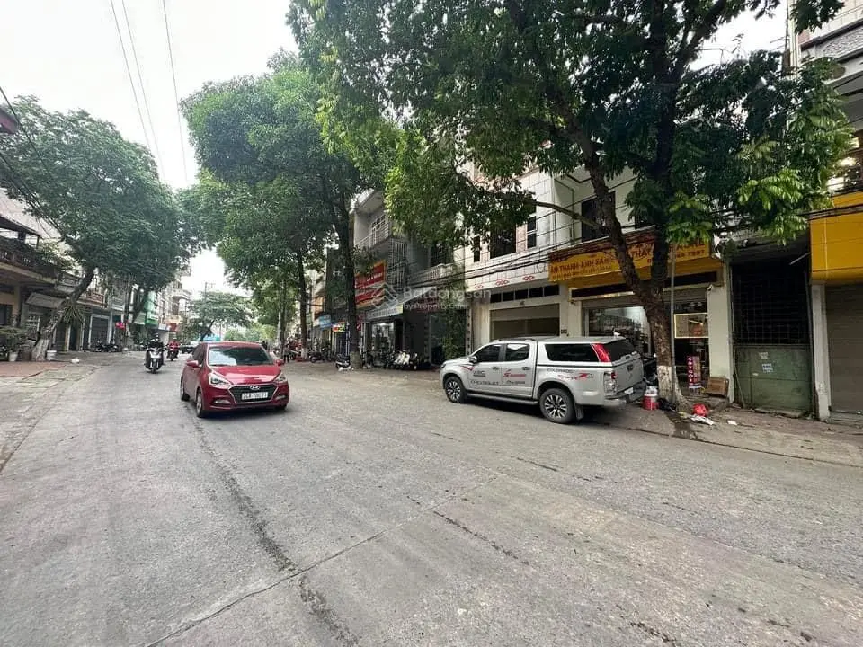 Bán nhà mặt phố Nhạc Sơn. Mặt tiền 6,5m. Trung tâm Tp Lào Cai