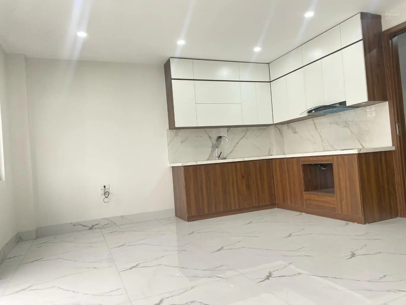 Kinh doanh bất chấp ô tô tránh dừng đỗ ngày đêm cổ linh - phố trạm - đàm quang trung - long biên