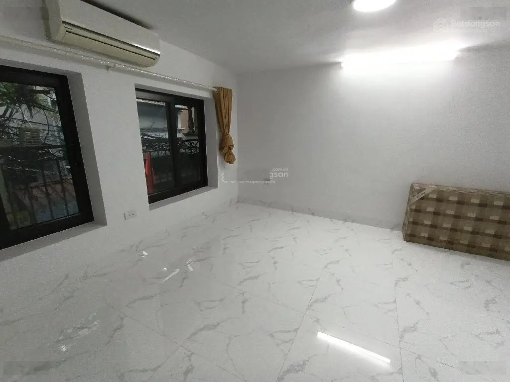 Bán nhà Minh Khai, ngõ thông - kinh doanh, trước nhà ba gác đua, DT 32m2 x 3 tầng , MT rộng 5,4m