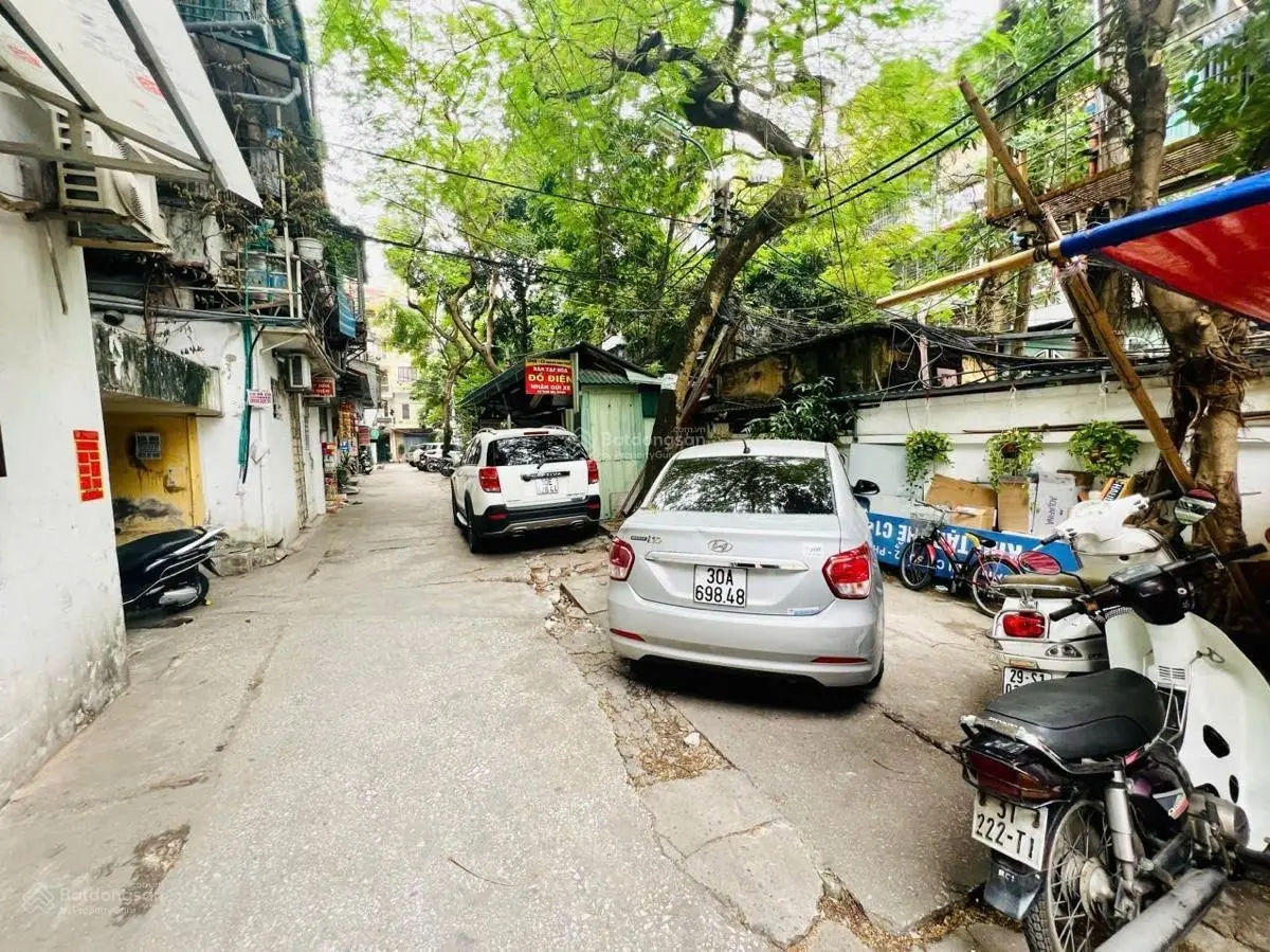 Chính chủ bán tập thể Hoàng Ngọc Phách, trung tâm Đống Đa 75m, tầng 4 full nội thất 3tỷ480tr