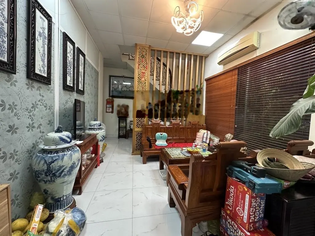 Nhà đẹp giang biên 41m x 3,6m 4 tầng dân xây vỉa hè ô tô tránh giá 9,5 tỷ vườn hoa